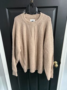 American Eagle Outfitters Men's Beige Ribbed Crewneck Sweater